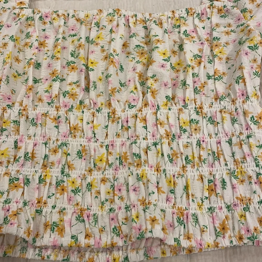Elodie Yellow Smocked Floral Cropped Crop Top Size Medium - Picture 2 of 5
